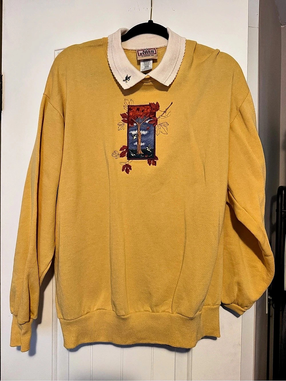 Top Stitch Embroidered Collared Fall scene Vintage Sweatshirt in Yellow Large